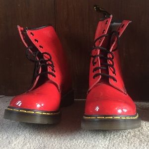 Red Dr Martins US 10 L